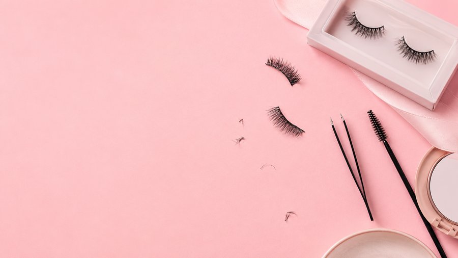 Wimpern Flatlay Thelinea Beauty Atelier